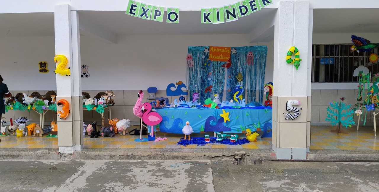 Estudiantes de Primero y Segundo Básico participan en la “Expo Kínder”